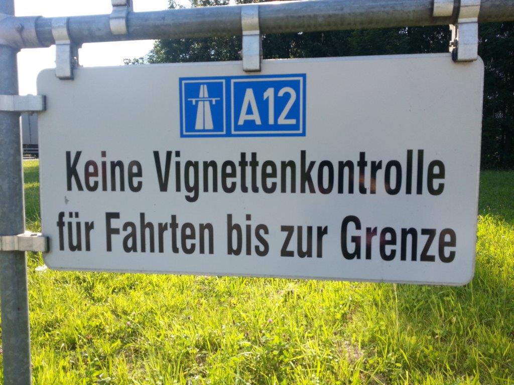 Zusatzschild Keine Vignettenkontrolle für Fahrten bis zur Grenze